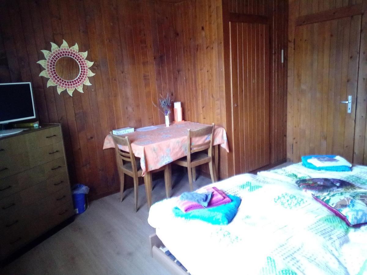 Chambre D'Hotes Petit Martel Les Ponts-de-Martel Екстериор снимка